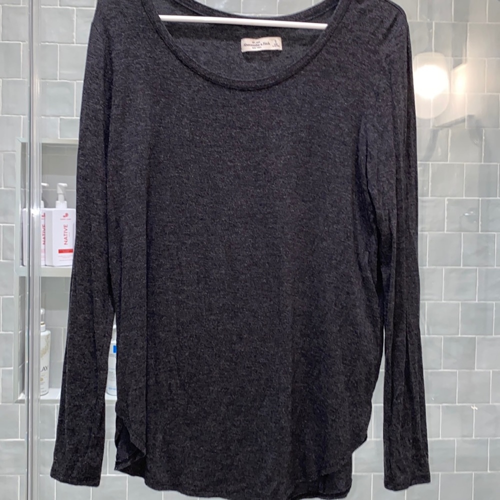 abercrombie and fitch charcoal grey long sleeve top!